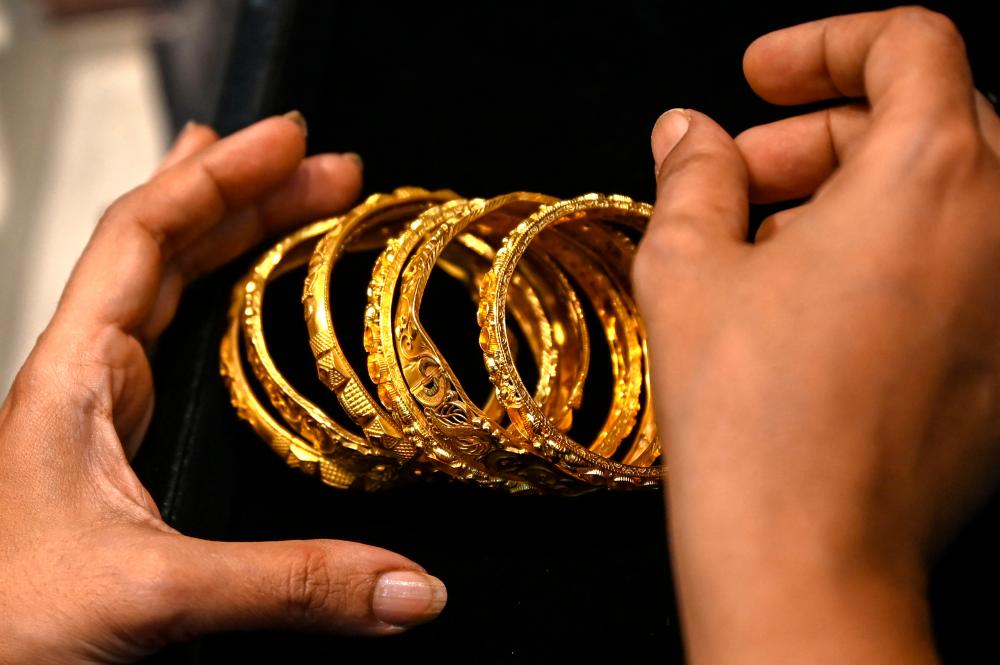 Desperate Indians sell family gold to survive Covid cash crunch Desperate Indians sell family gold to survive Covid cash crunch