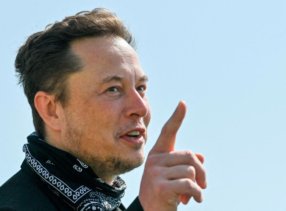 Don’t be bothered by stock market craziness, Musk tells Tesla staff