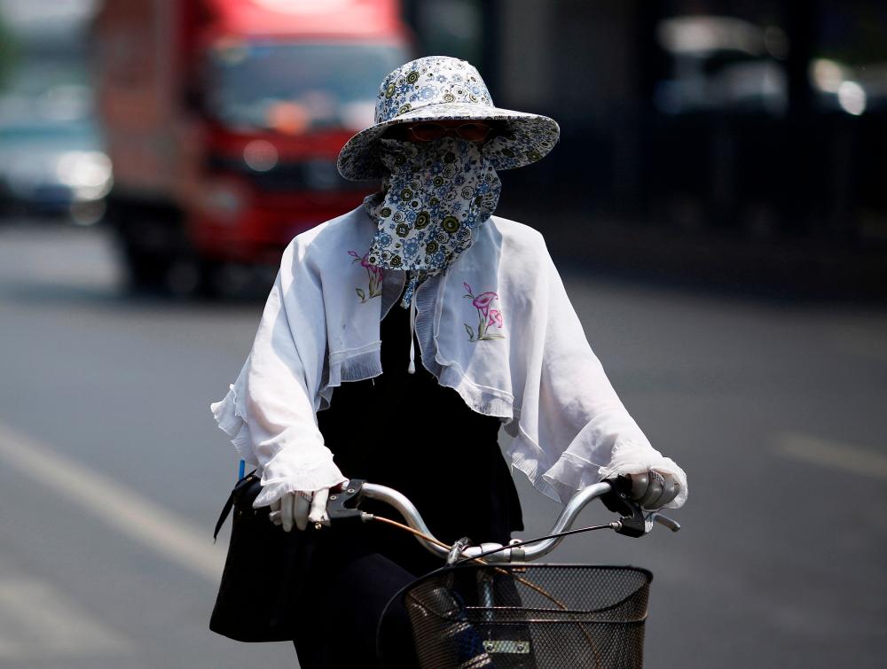 Dozens of Chinese cities on heatwave alert as roofs melt, roads buckle