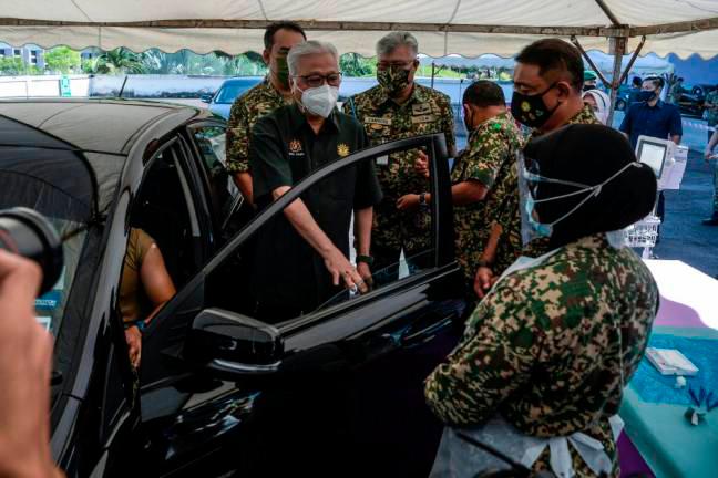 Drive-through Covid vaccination to be offered to military personnel, families â Ismail Sabri Drive-through Covid vaccination to be offered to military personnel, families â Ismail Sabri