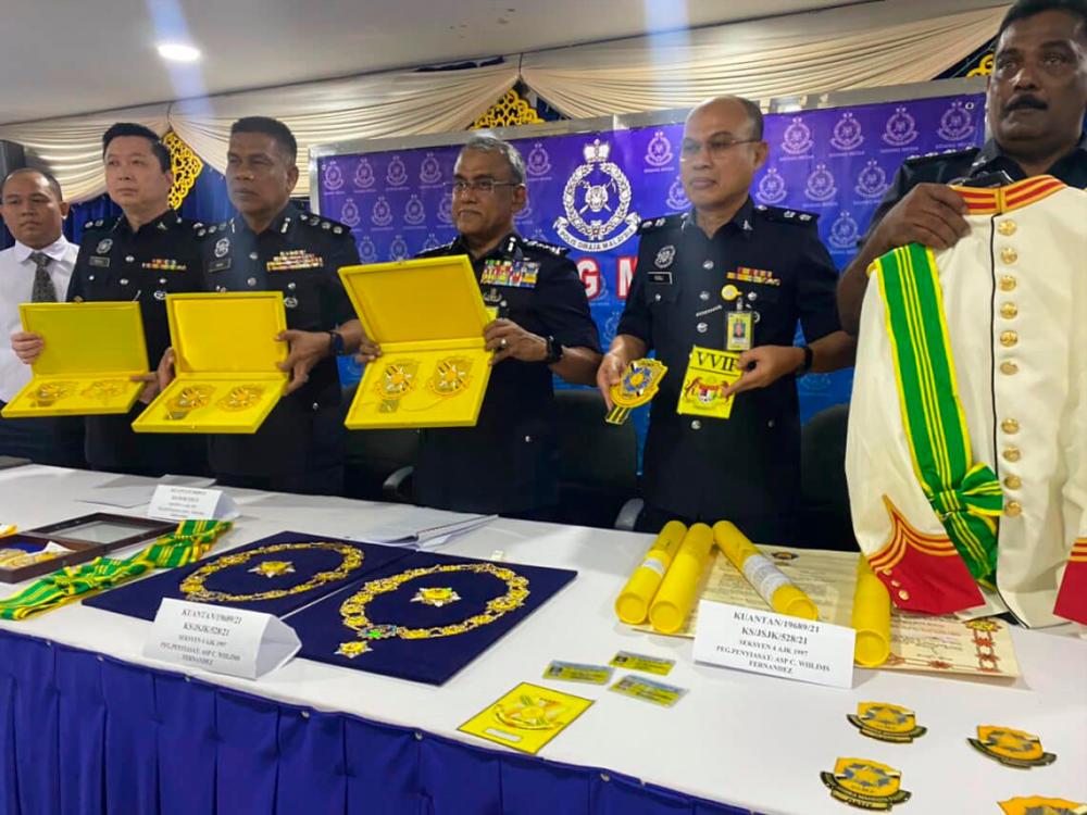 Dua petugas SUK Pahang tawar gelaran darjah kebesaran didakwa esok