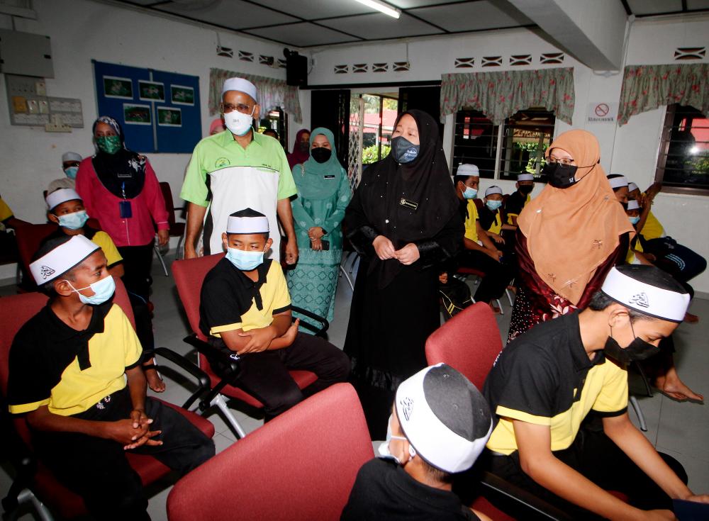 EMCO: Allegation Orang Asli deprived of food aid untrue - Exco EMCO: Allegation Orang Asli deprived of food aid untrue - Exco