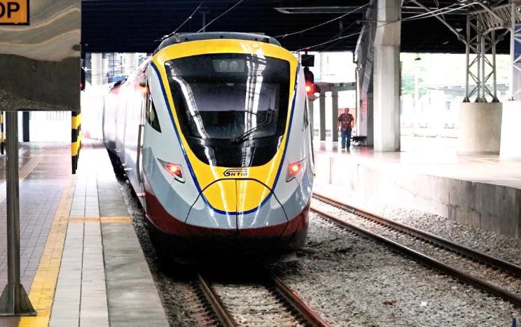 ETS and KTM Komuter services disrupted by overhead line fault