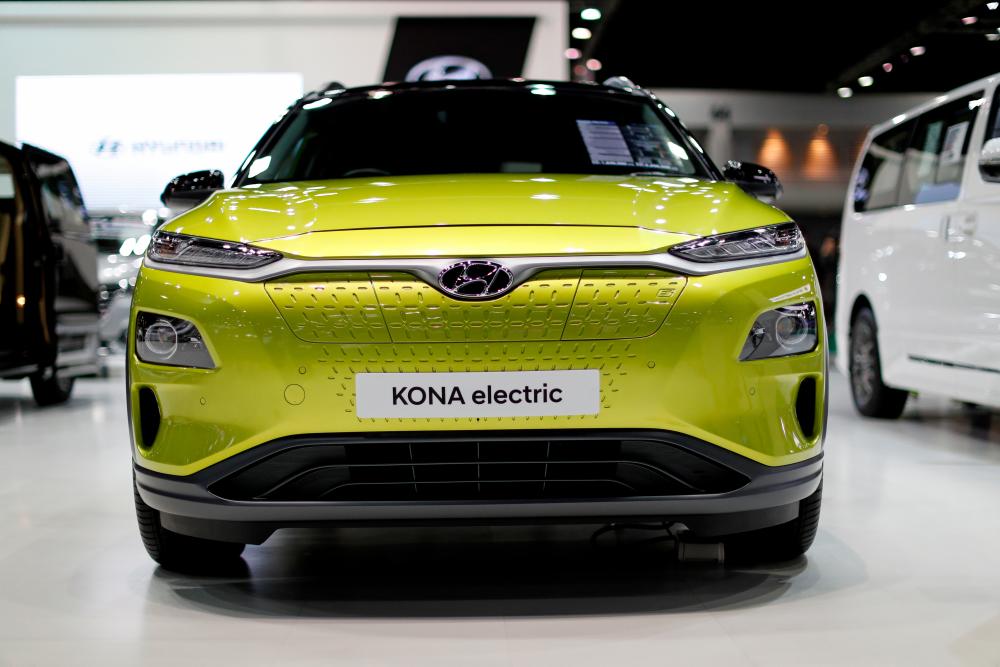 Electric car recall saps Hyundai Motor profit, battery maker LG Chem to bear bulk of costs Electric car recall saps Hyundai Motor profit, battery maker LG Chem to bear bulk of costs