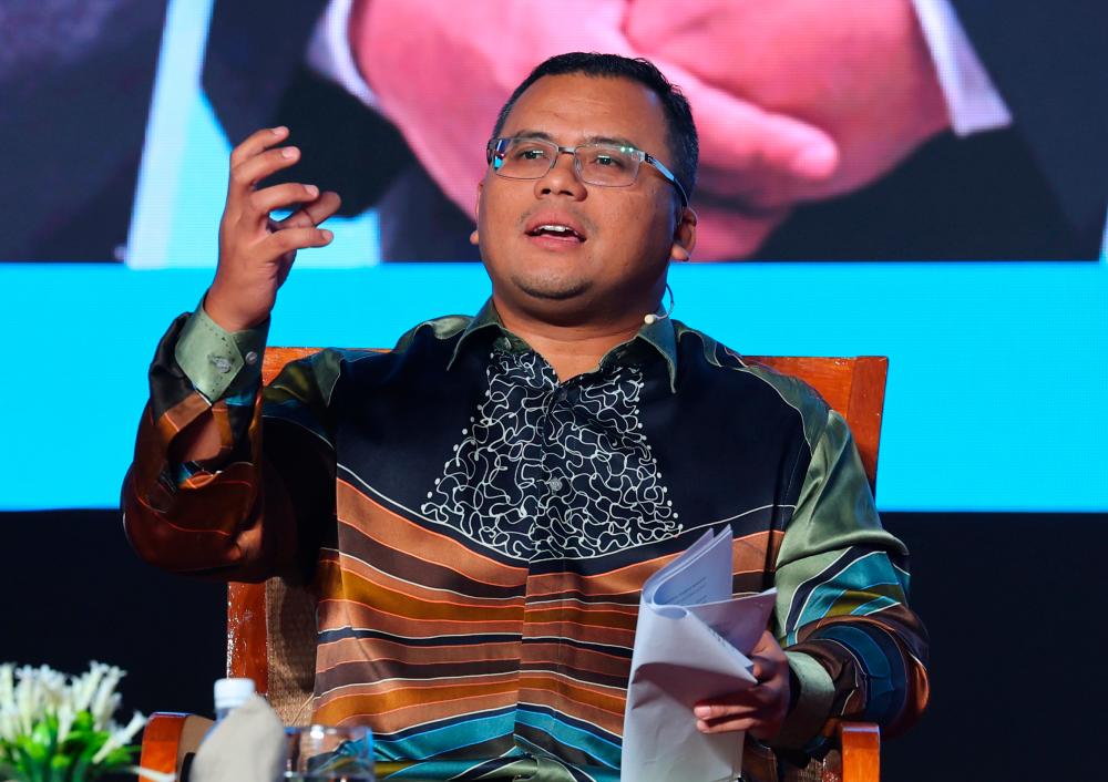 Enam tonggak Madani perlu terjemah dalam dasar, bukan hanya bersifat populis: Amirudin Enam tonggak Madani perlu terjemah dalam dasar, bukan hanya bersifat populis: Amirudin