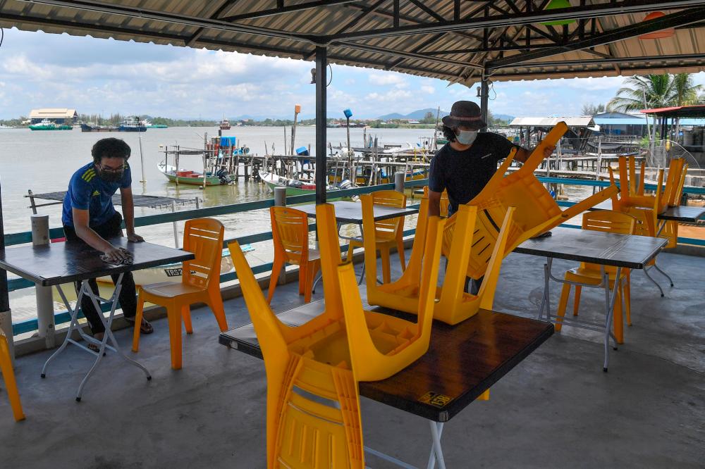 Enggan ambil risiko, peniaga kedai makan di Kelantan tangguh 'dine-in' Enggan ambil risiko, peniaga kedai makan di Kelantan tangguh 'dine-in'
