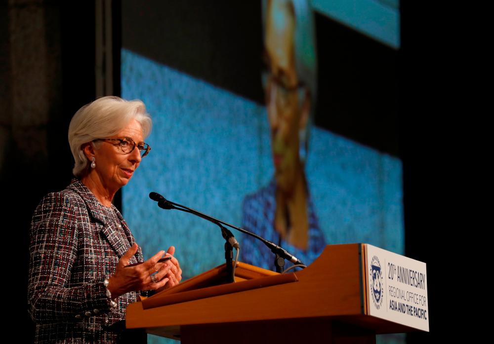 Europe must not delay cash to crisis-hit economies, Lagarde tells Le Monde