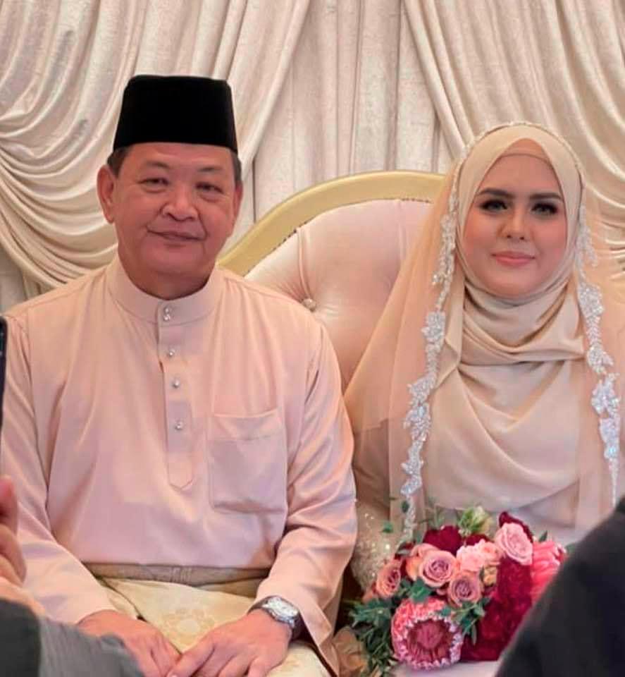 Ex-IGP marries policewoman Ex-IGP marries policewoman