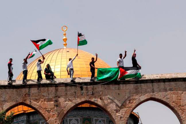 Extremist groups taking advantage of conflict to justify own agenda, says researcher Extremist groups taking advantage of conflict to justify own agenda, says researcher