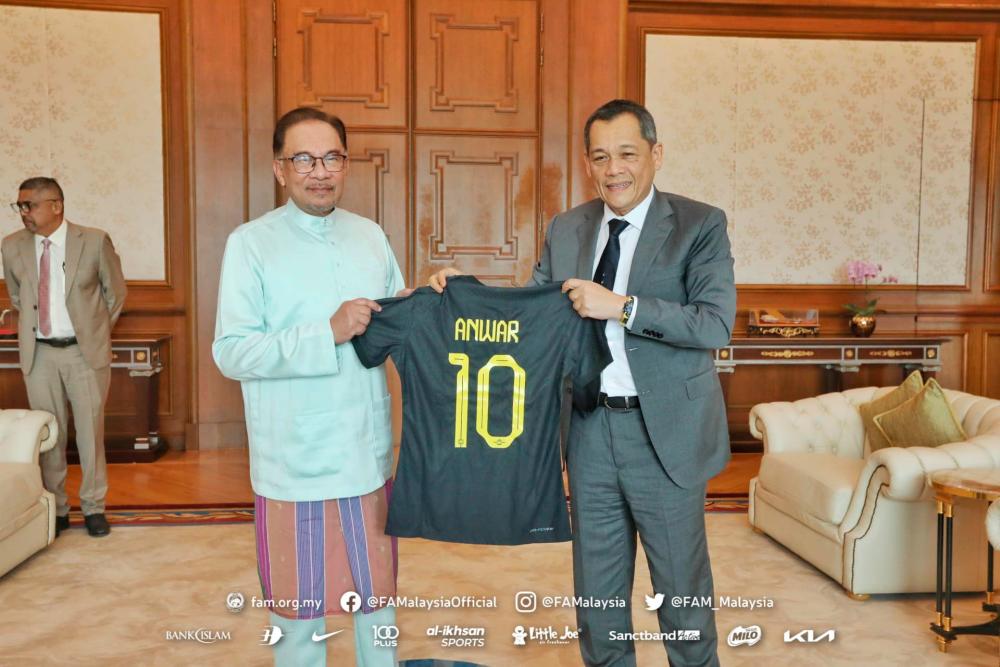 FAM shares national football direction agenda with PM FAM shares national football direction agenda with PM