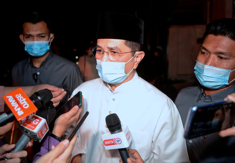 Family, friends pay last respects to late Tun Rahah