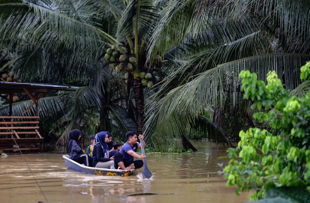 Family of 15, with baby, recall chilling escape in small boat Family of 15, with baby, recall chilling escape in small boat