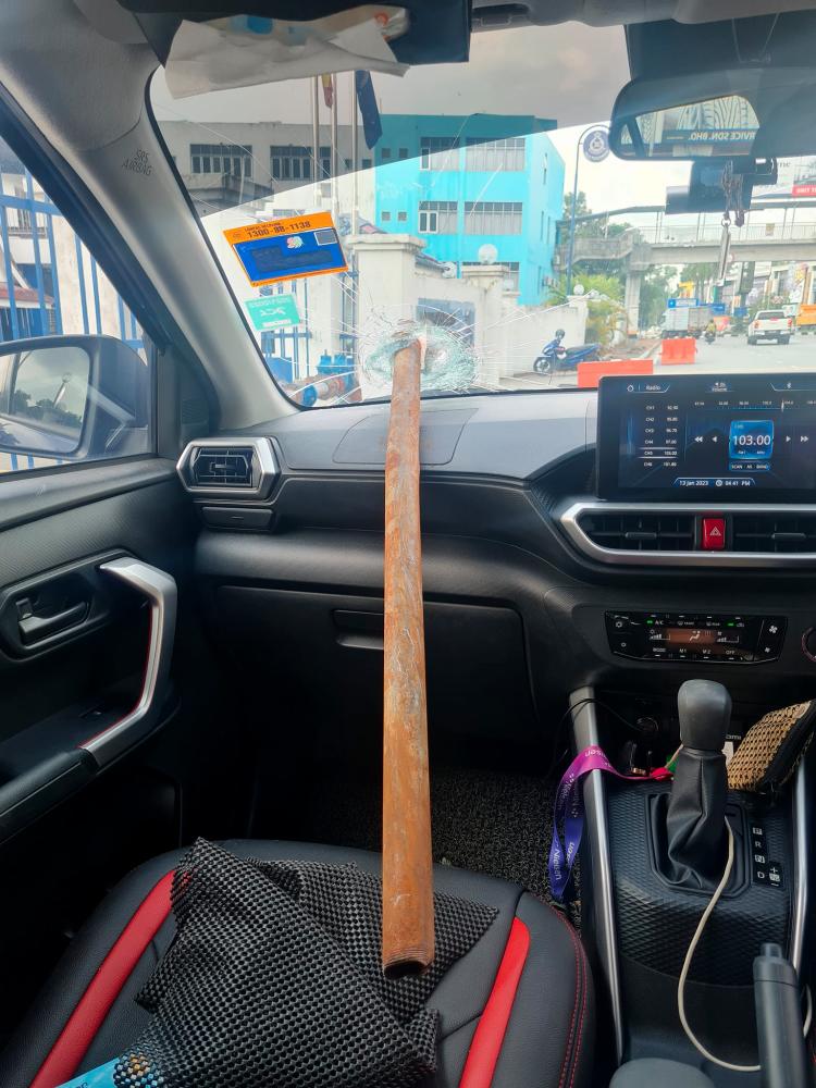Final destination scare: Metal rod falls off moving lorry and pierces into woman’s car