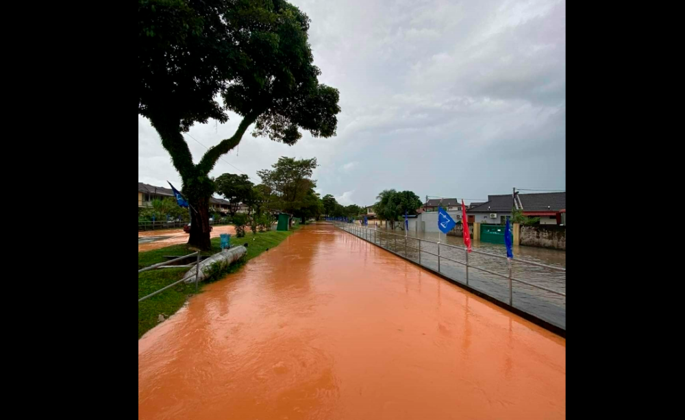 Flash floods hit Bukit Mertajam Flash floods hit Bukit Mertajam