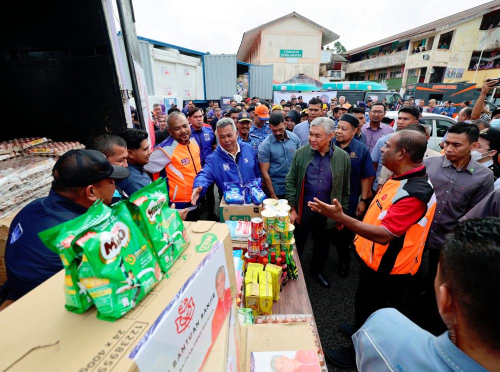 Floods: KPWKM stocks up food supplies, necessities in Terengganu Floods: KPWKM stocks up food supplies, necessities in Terengganu