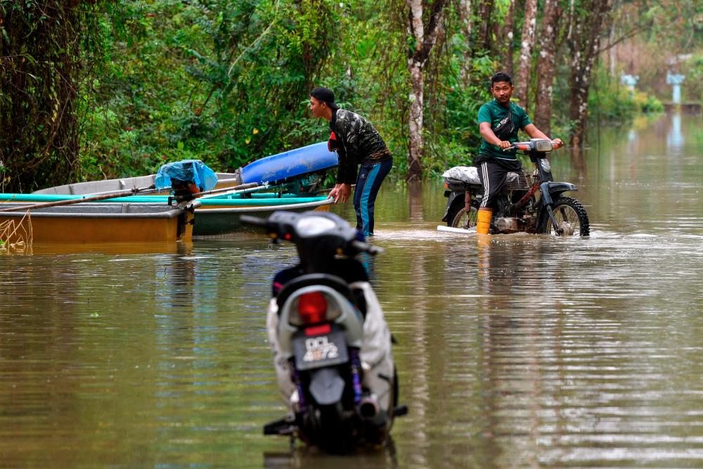 Floods: Number of evacuees rise in Kelantan, Pahang