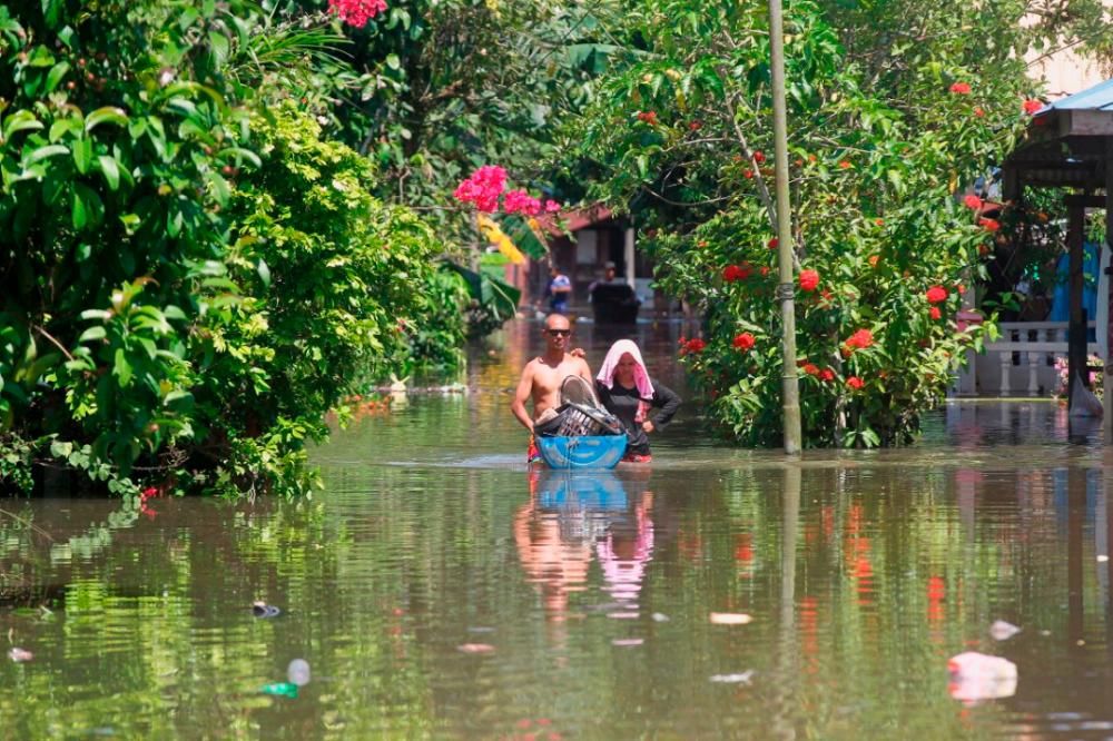 Floods: Woman, two kids trapped at friendâs house for two days