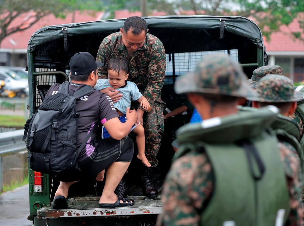 Floods worsen in Sabah, Johor, Pahang Floods worsen in Sabah, Johor, Pahang