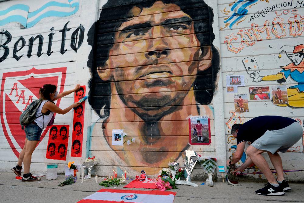 Football world mourns as Argentina great Maradona dies aged 60 Football world mourns as Argentina great Maradona dies aged 60
