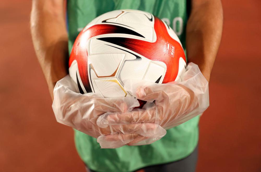 Footballers’ brains likely to decline more than average person after 65 Footballers’ brains likely to decline more than average person after 65
