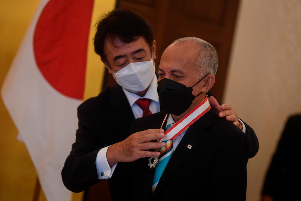 Former Bernama chairman Azman Ujang conferred Japan’s prestigious award (Video) Former Bernama chairman Azman Ujang conferred Japan’s prestigious award (Video)