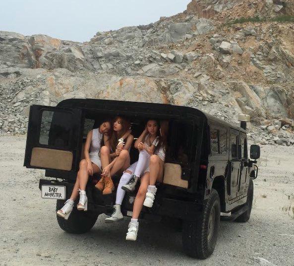 Former YG Director releases never-before-seen pictures of BLACKPINK 