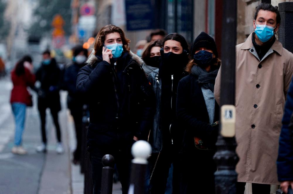 France to remove outdoor mask requirement, enforce vaccine pass