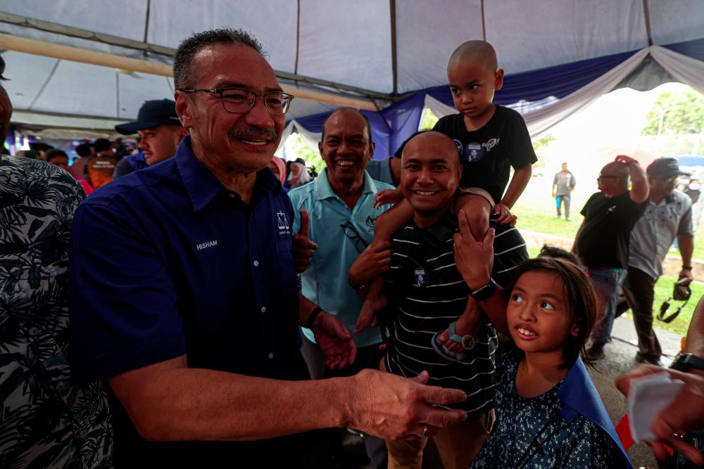 GE15: Hishammuddin wants Anwar to prove claim soldiers paid for early voting GE15: Hishammuddin wants Anwar to prove claim soldiers paid for early voting