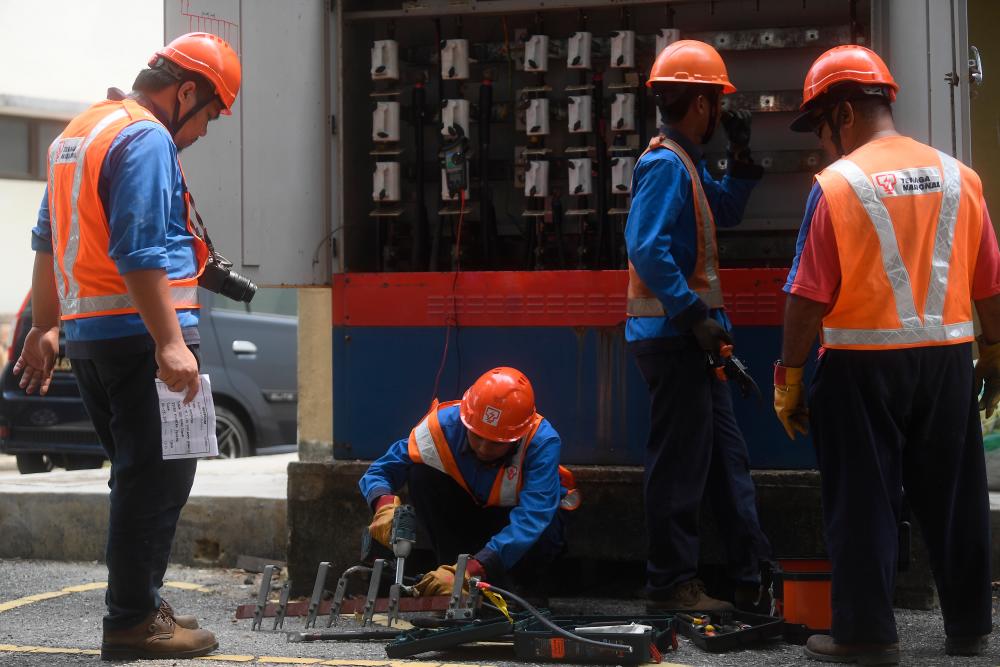 Gangguan bekalan elektrik : Pengguna terkesan akan nikmati rebat: Takiyuddin 