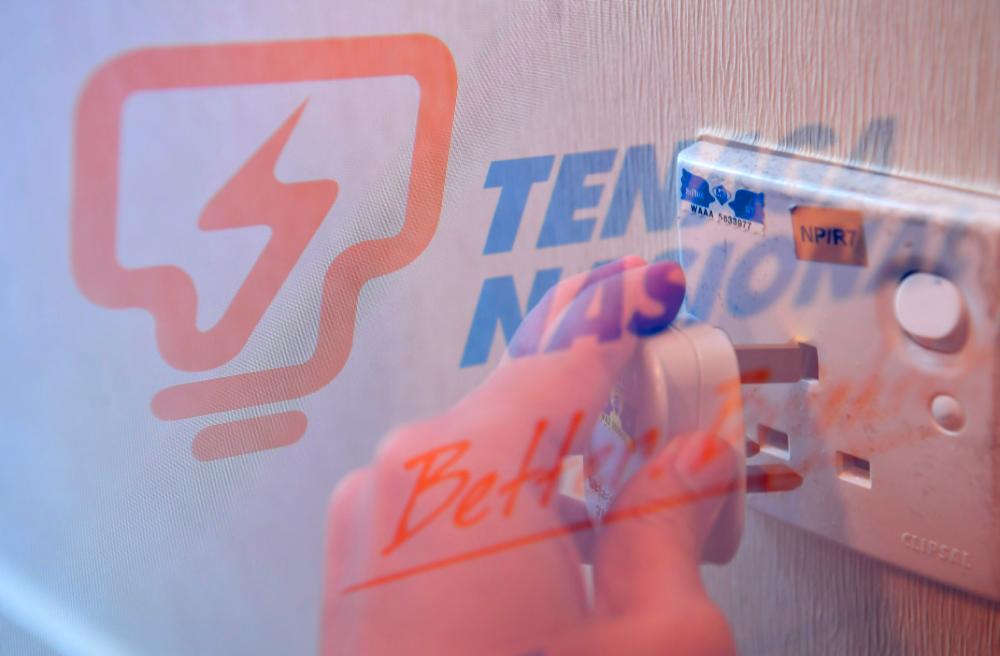 Gangguan bekalan elektrik di Terengganu ambil masa untuk dipulihkan: TNB Gangguan bekalan elektrik di Terengganu ambil masa untuk dipulihkan: TNB