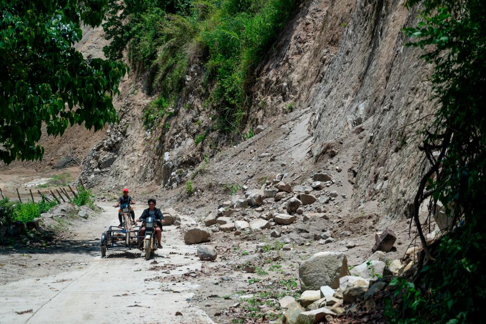 Gempa bumi Filipina: 10 maut, lebih 300,000 penduduk terjejas Gempa bumi Filipina: 10 maut, lebih 300,000 penduduk terjejas