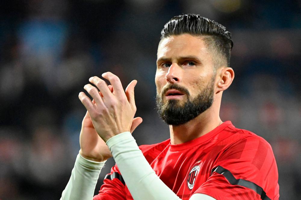 Giroud handed France recall after Benzema injury
