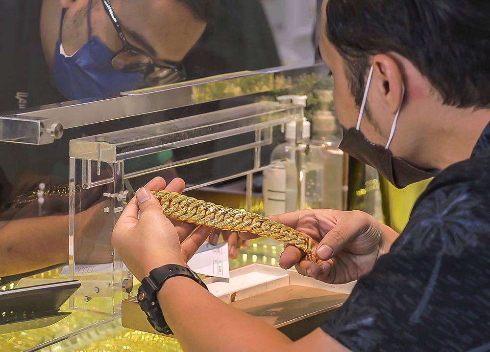 Gold still glitters for investors