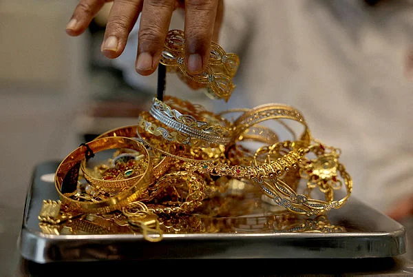 Gold_climbs_as_Middle_East_conflict_fuels_safe-haven_demand Gold climbs as Middle East conflict fuels safe-haven demand