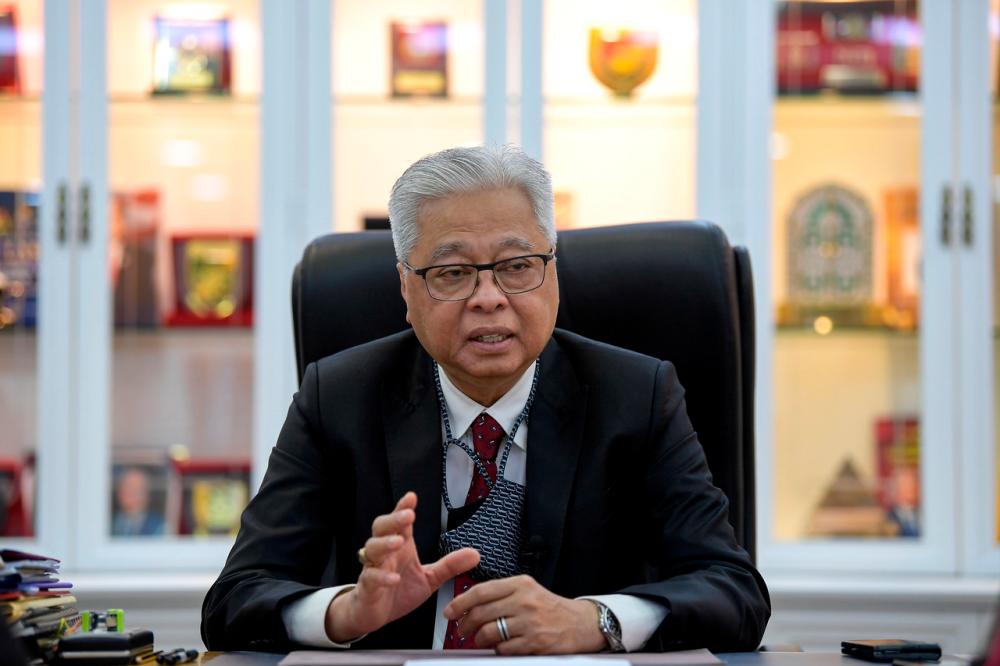 Govt appreciates Top Gloveâs job offers, reminds to emphasise on workersâ safety, wellbeing Govt appreciates Top Gloveâs job offers, reminds to emphasise on workersâ safety, wellbeing