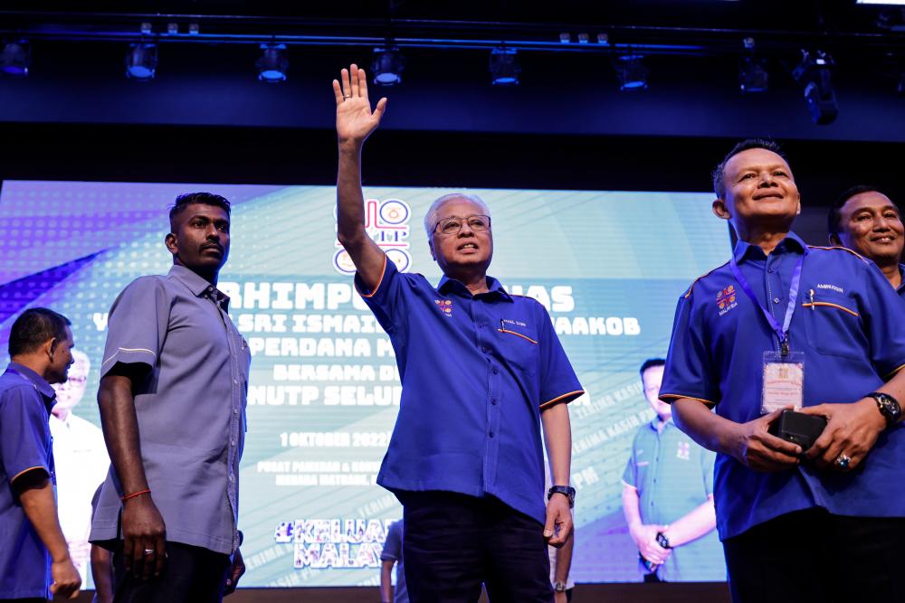 Gred Guru Besar, Guru Penolong Kanan sekolah rendah ditingkatkan ke gred maksimum DG54: PM Gred Guru Besar, Guru Penolong Kanan sekolah rendah ditingkatkan ke gred maksimum DG54: PM
