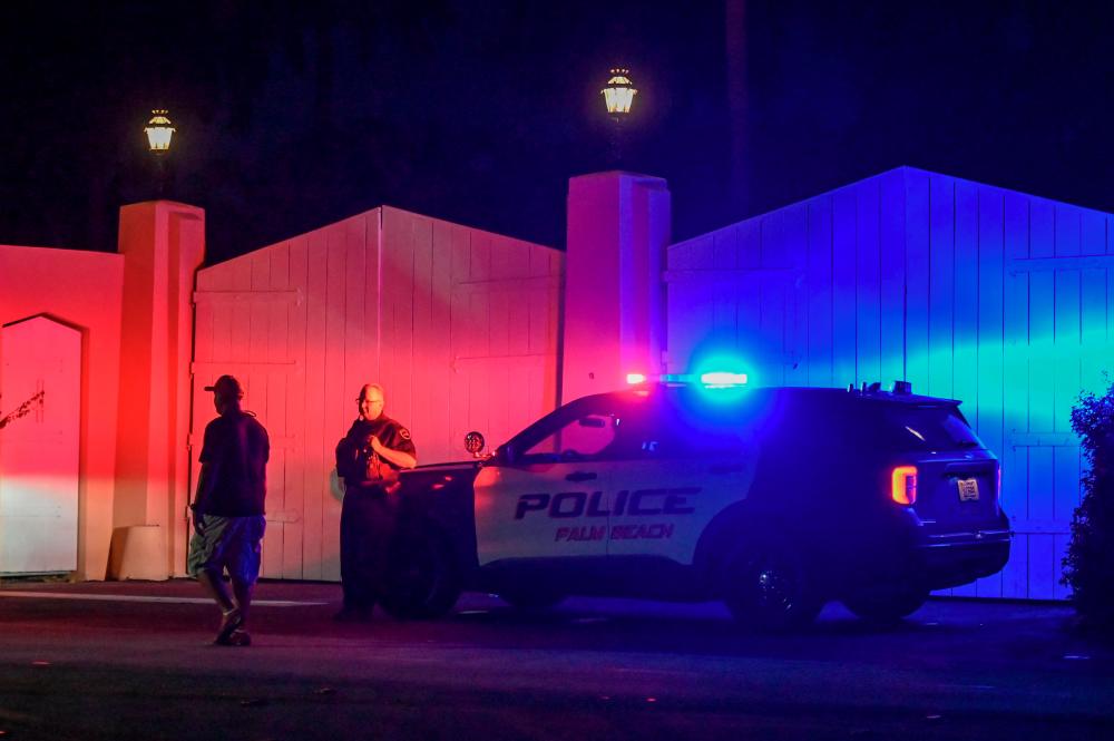 Gunman who tried to breach FBI office killed in standoff