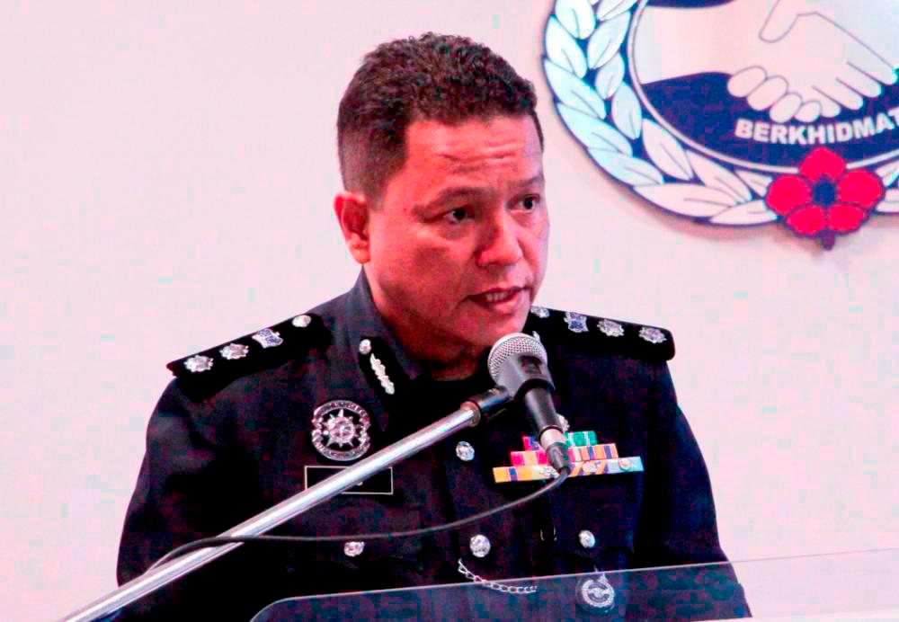 Guru besar hilang wang bantuan awal persekolahan RM109,000 selepas tingkap kereta dipecah Guru besar hilang wang bantuan awal persekolahan RM109,000 selepas tingkap kereta dipecah
