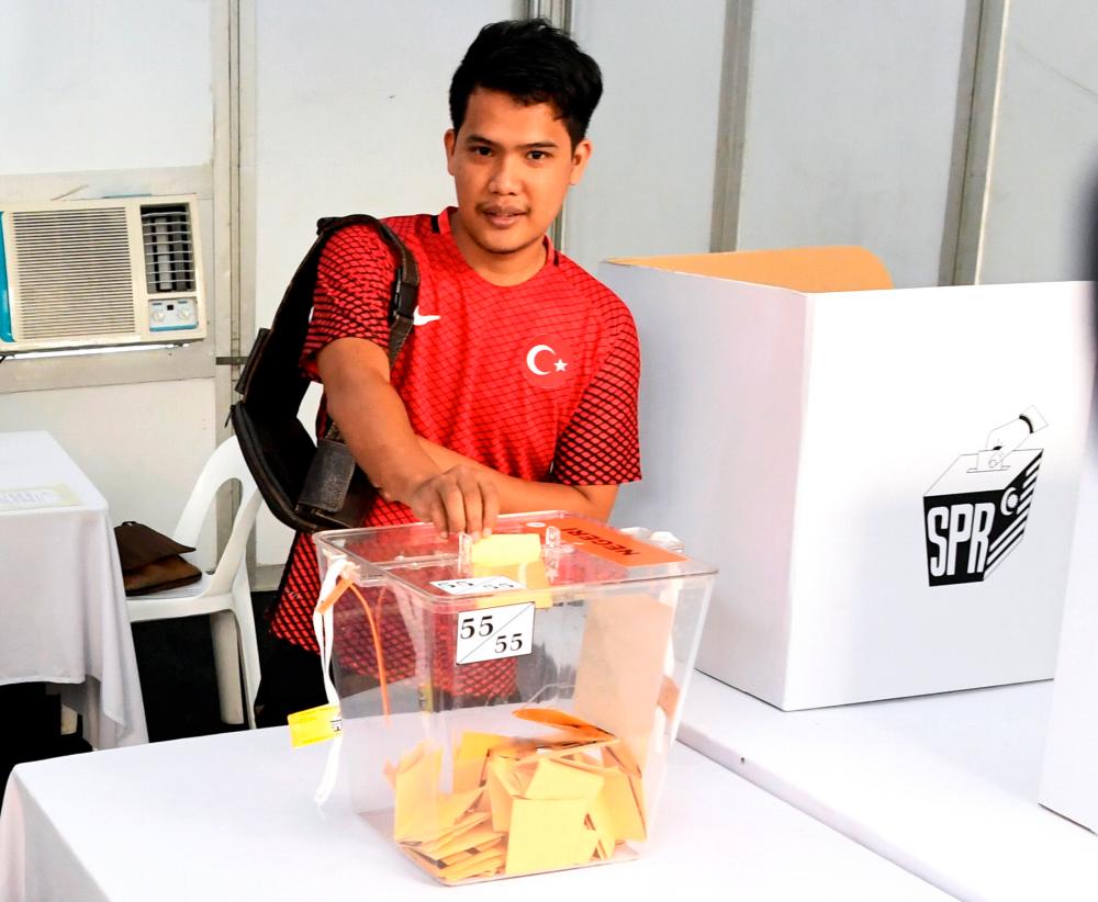 Hazy picture of political situation puts off some young voters