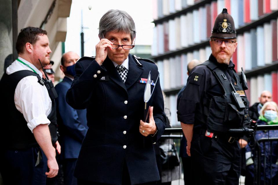 Head of London police resigns after string of controversies