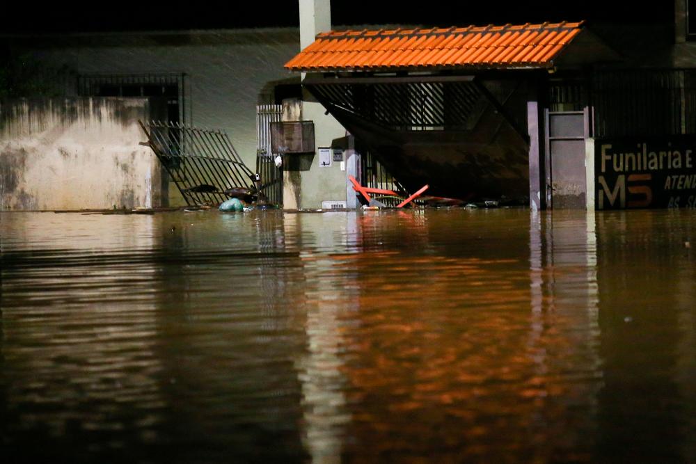 Heavy rains cause landslides and flooding in São Paulo, killing 19 Heavy rains cause landslides and flooding in São Paulo, killing 19