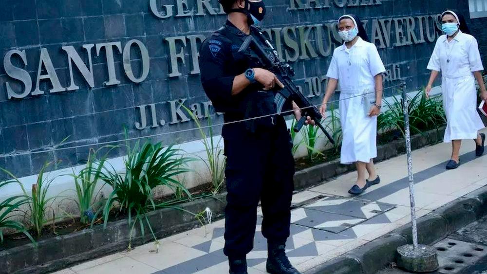 Heavy security at Indonesia churches for Easter