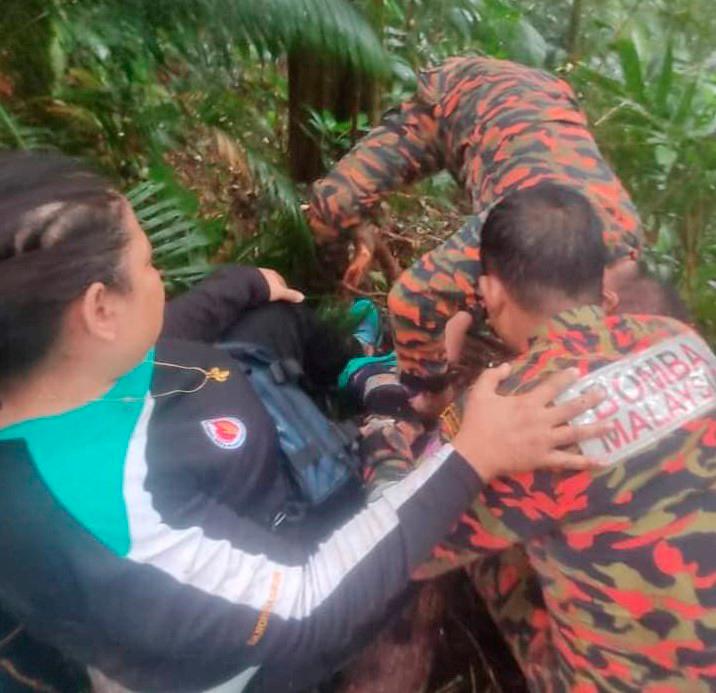 Helicopter carrying medical team crashes near Brinchang, all safe