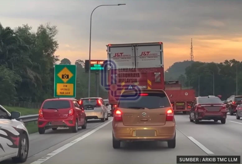Holiday_traffic_slows_on_PLUS_Expressway__30_Smart_Lanes_in_use