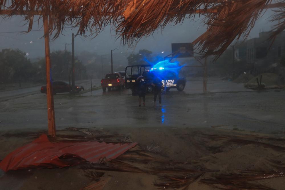 Hurricane Agatha hits Mexico near Pacific beach resorts Hurricane Agatha hits Mexico near Pacific beach resorts