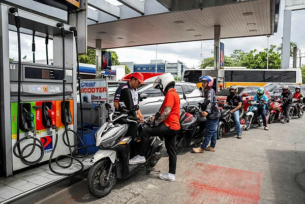 IRAN-CRISIS-ENERGY-PHILIPPINES Philippines warns oil price hike could send inflation soaring, slow growth
