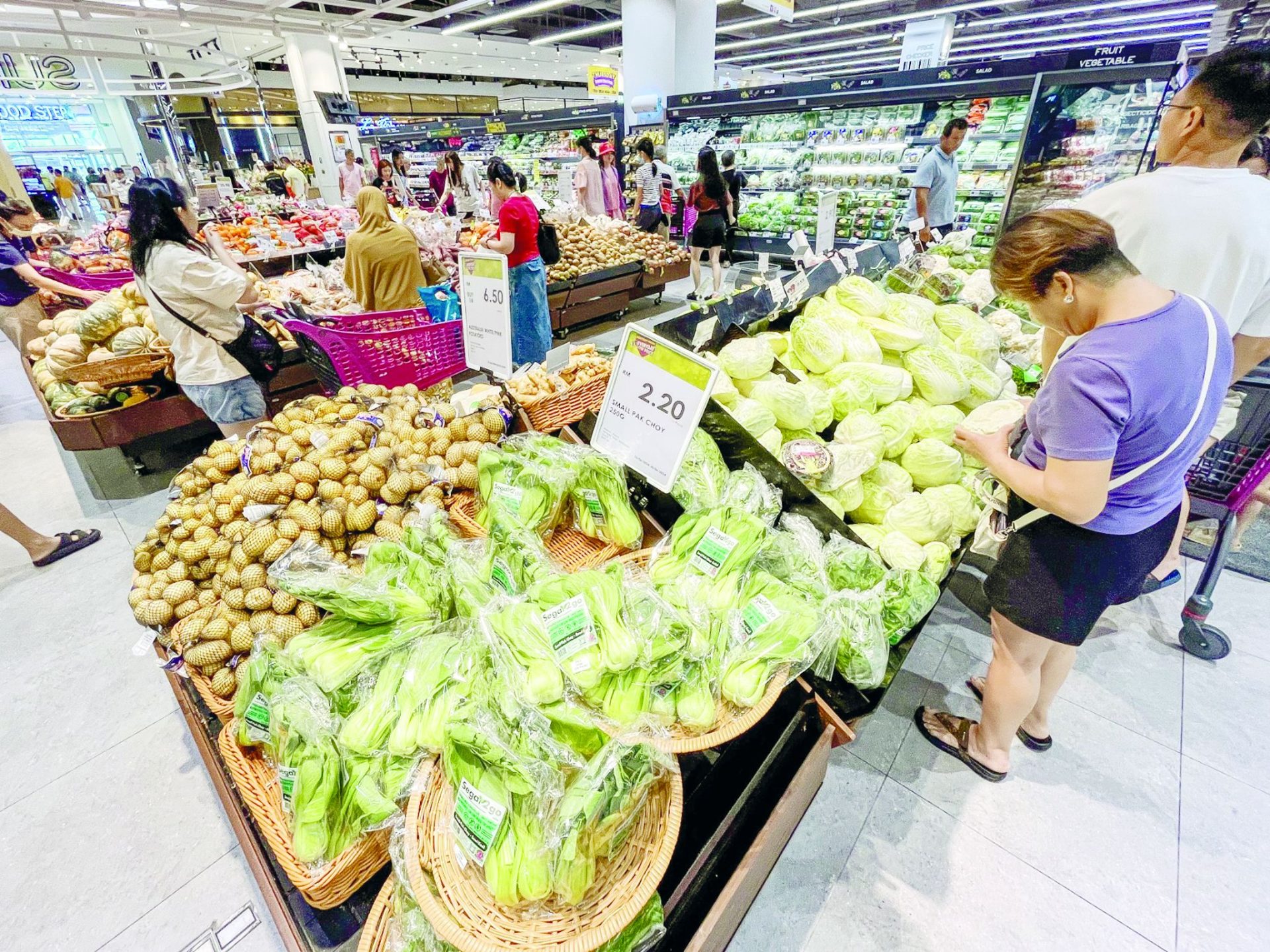 Image PAGE 4 LEAD PIC - J ‘Food supply stable, no need for panic buying’