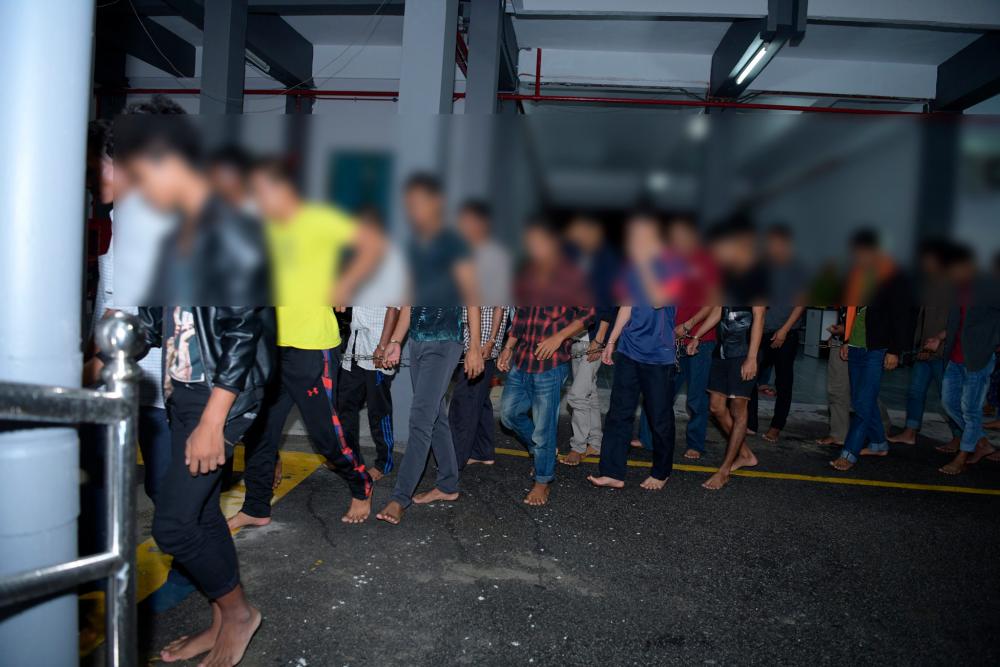 Imigresen Melaka tahan 44 warga asing di tapak festival makanan Imigresen Melaka tahan 44 warga asing di tapak festival makanan