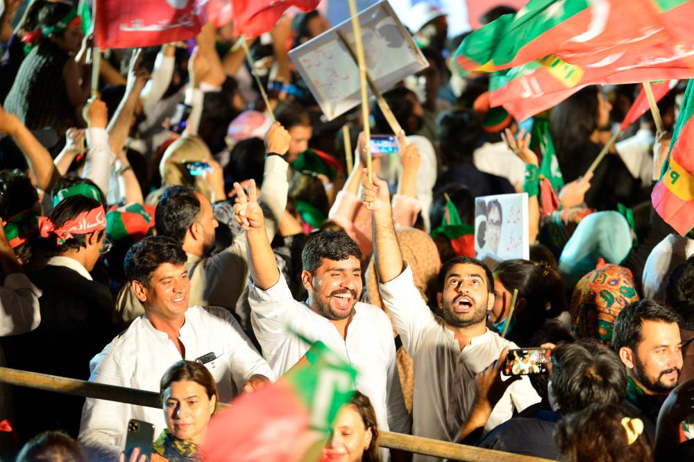 Imran warns of chaos if party is banned, supporters gather in Islamabad