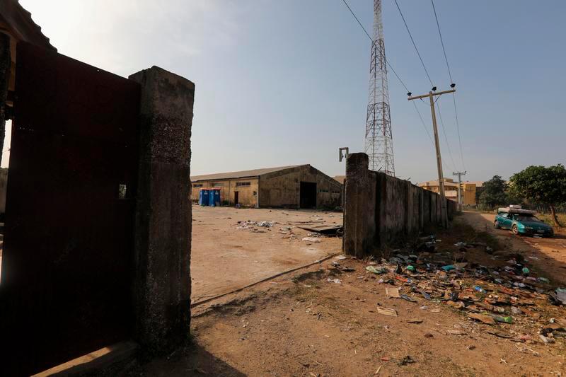 In Nigeria, looters target government warehouses stocked with Covid-19 relief In Nigeria, looters target government warehouses stocked with Covid-19 relief